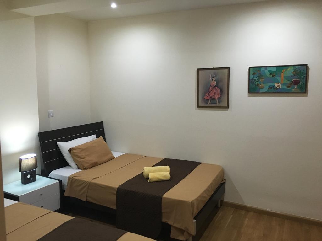 Ithaki Phinikoudes Apartment No. 205 Larnaca Exteriör bild
