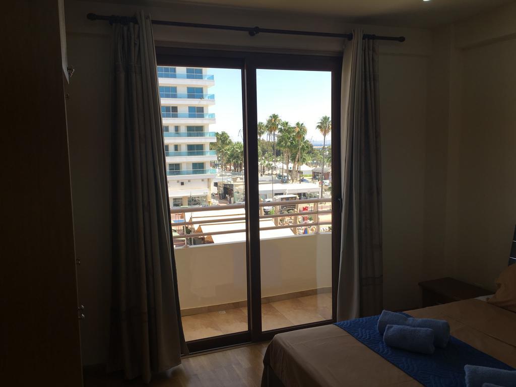 Ithaki Phinikoudes Apartment No. 205 Larnaca Exteriör bild