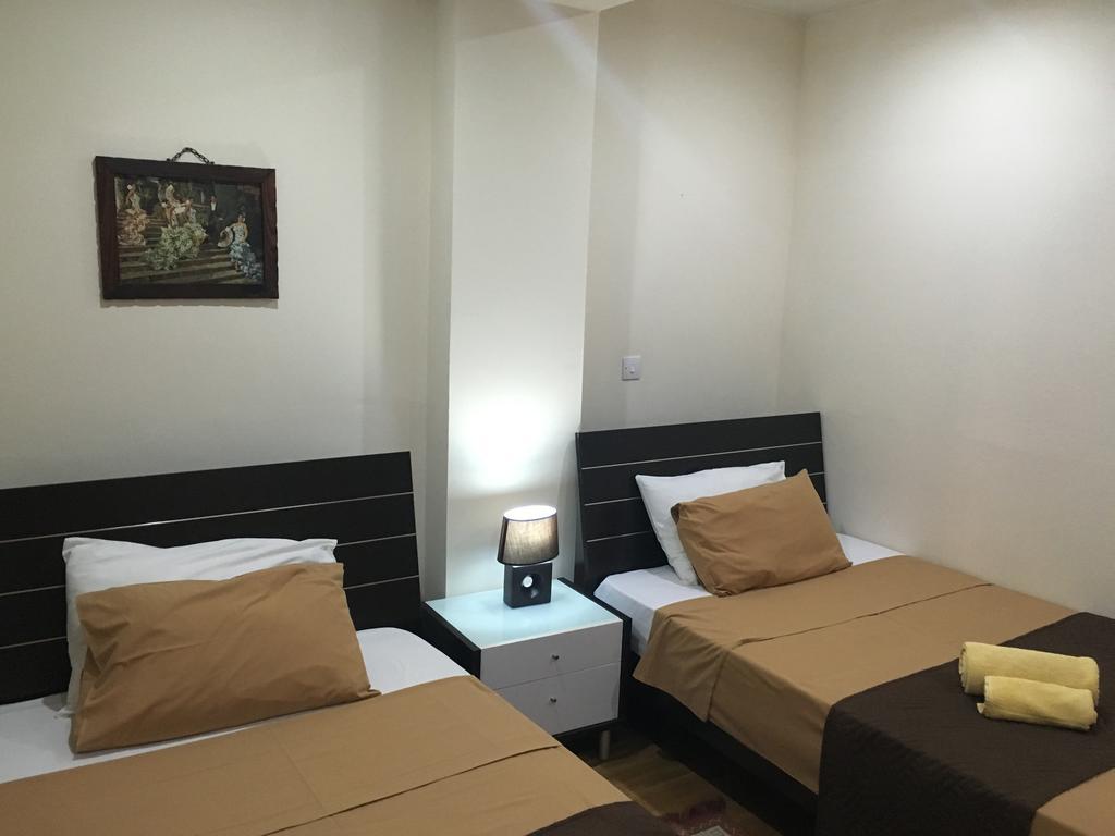 Ithaki Phinikoudes Apartment No. 205 Larnaca Exteriör bild